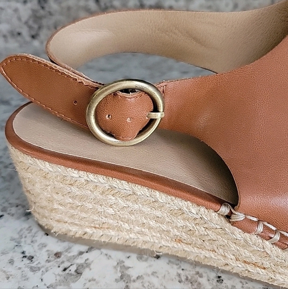 Universal Threads Sandals - Picture 7 of 7